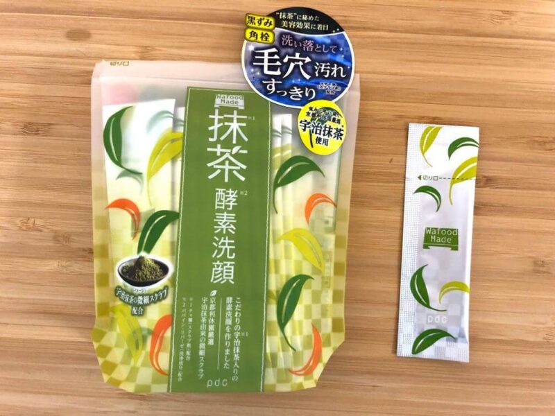 ワフードメイド宇治抹茶酵素洗顔パッケージと個包装の表面。 緑色でお茶をイメージしている。
